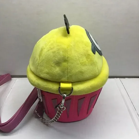 Loungefly Despicable Me Minion Cupcake Crossbody Bag Universal Studios NEW - Picture 5 of 8